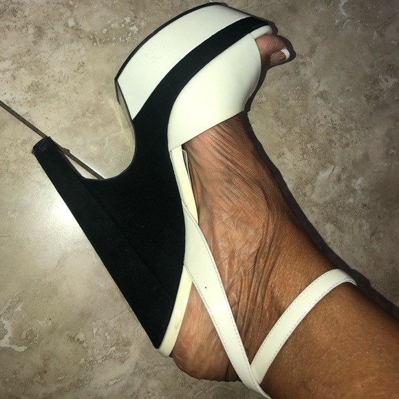 Yves SaintLaurent Rive Gauche Wedge Heel - Picture 6 of 8